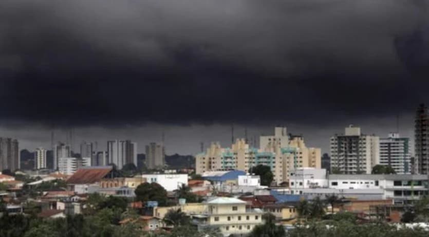 Manaus entra em alerta para chuva forte, com risco de trovoadas e rajadas de vento