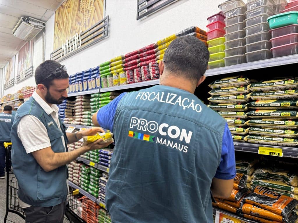 Mais de 650 produtos impróprios para consumo são apreendidos em supermercados de Manaus