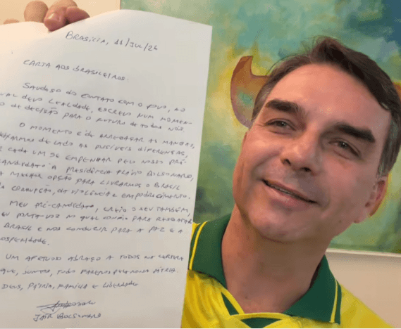Flávio Bolsonaro divulga carta de Jair Bolsonaro com apoio à sua pré-candidatura à Presidência