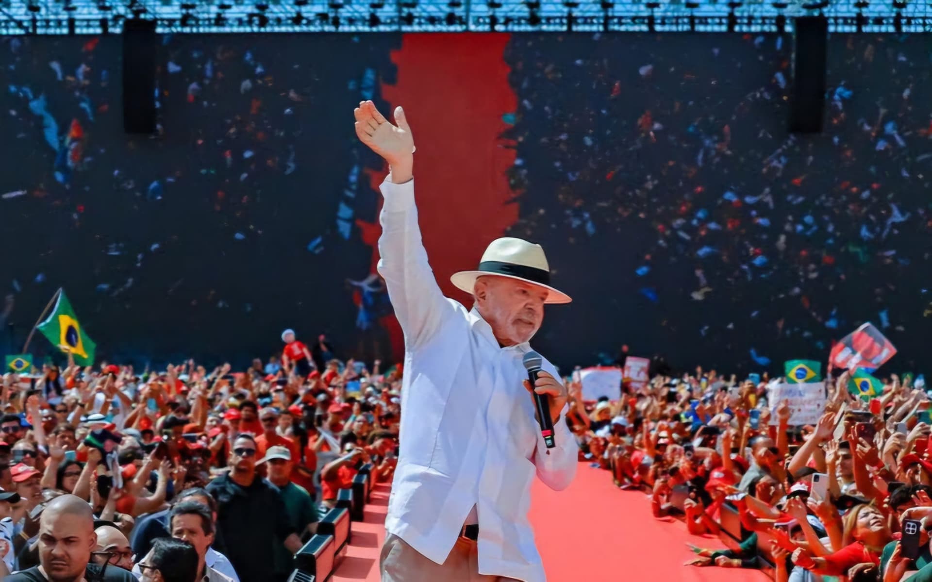 Lula promete Ministério da Segurança e exploração de minerais raros em primeiro ato de campanha