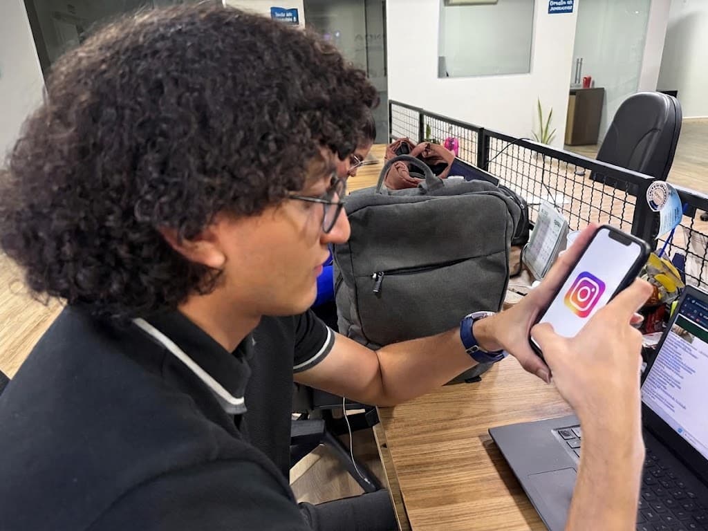 Vício em telas revela como aplicativos prendem a atenção