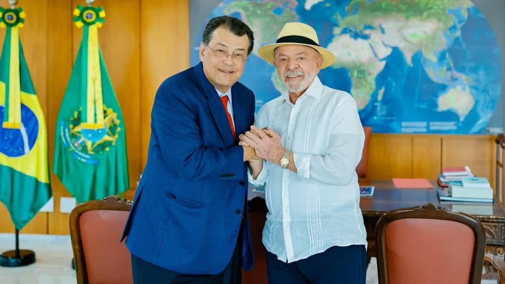 Eduardo Braga se reúne com Lula para discutir BR-319 e outras demandas do Amazonas