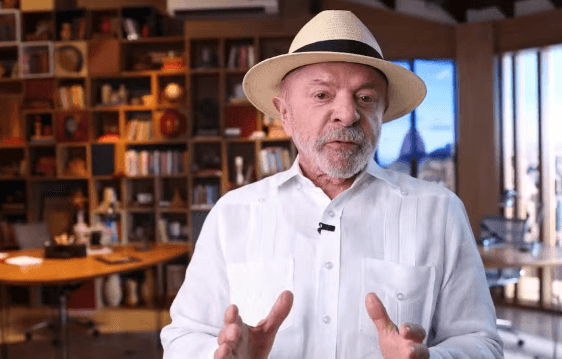 Lula pede fim da “taxa das blusinhas” e diz que medida é questão de justiça