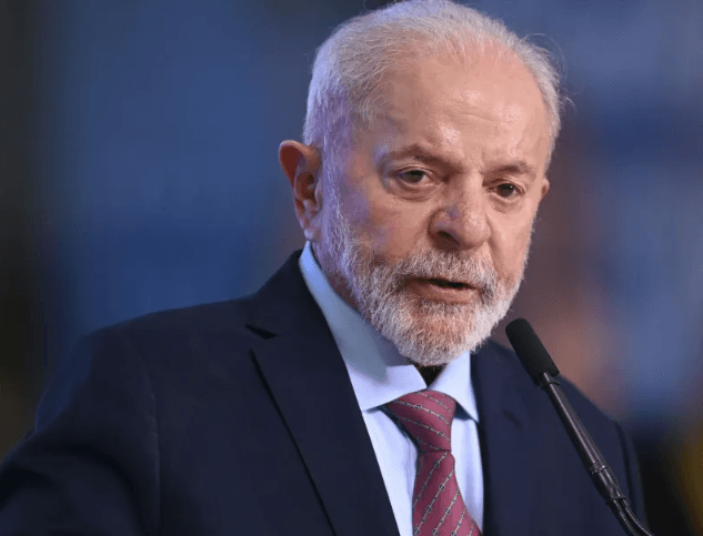 Lula recebe advogado de Lulinha em meio a investigações da PF