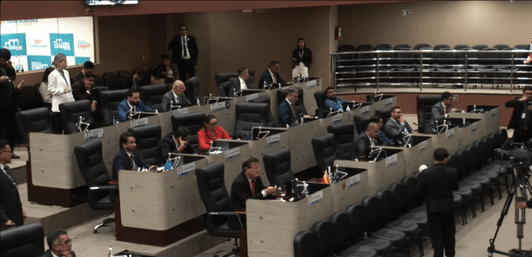 CMM faz sessão rápida de 40 minutos e antecipa reunião de setembro