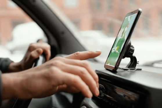 Taxistas e motoristas de app terão crédito para comprar veículos novos; entenda