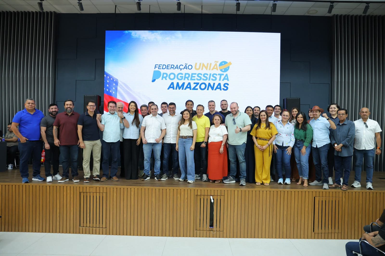 Interior “vira” e Roberto Cidade começa a desmontar alianças de adversários no AM