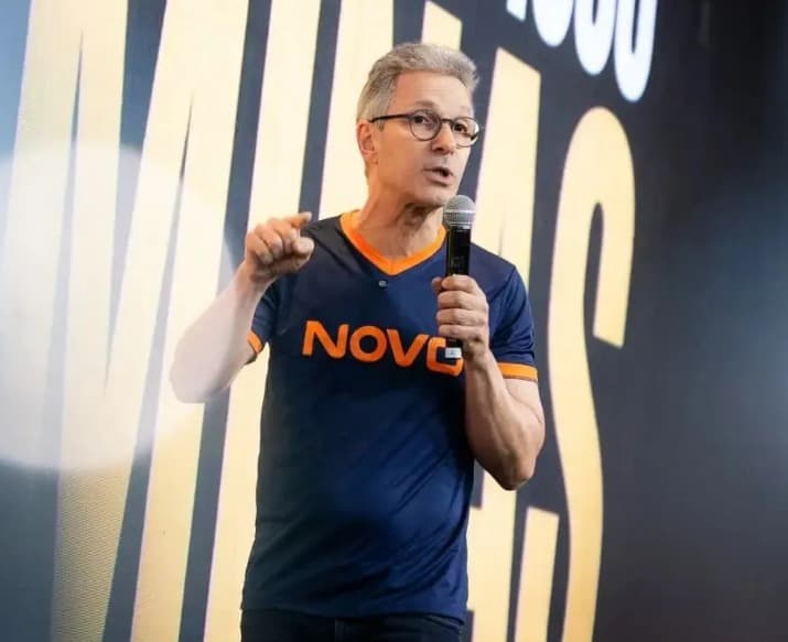 Zema desiste de debate da Band após ausência de Lula e Flávio Bolsonaro