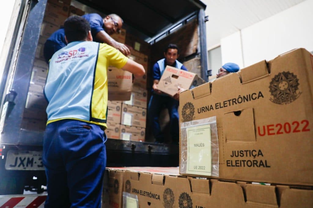 Quase 4 mil seções eleitorais do Amazonas dependem de transporte fluvial para receber urnas