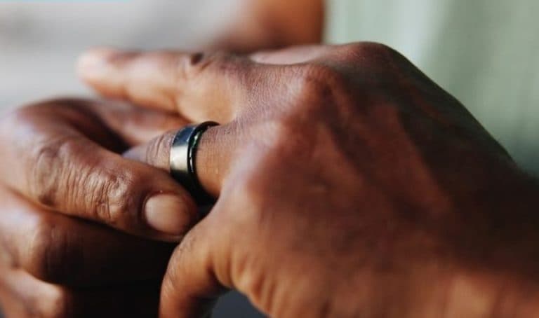 ‘Oura Ring’: Anvisa alerta sobre riscos de confiar nos resultados de anéis inteligentes