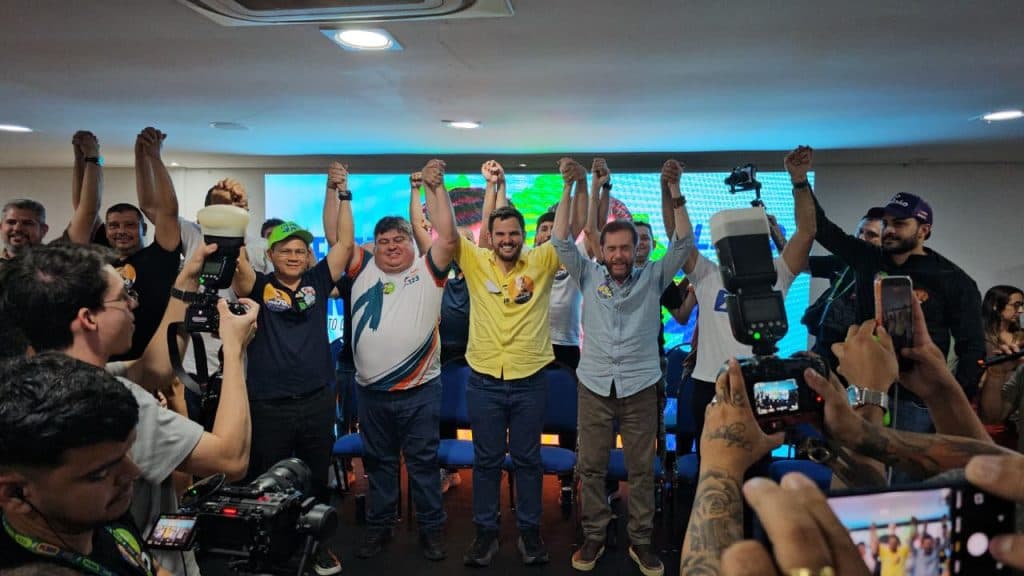 Plínio mira 2028 e diz a Renato Junior: “Conte comigo para sua reeleição”