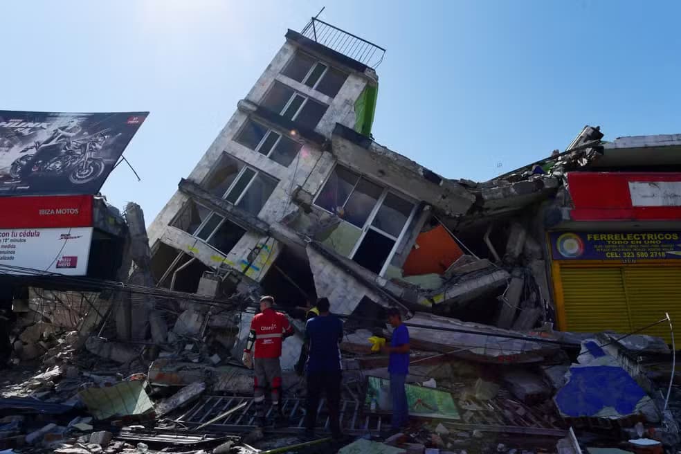 Número de mortes chega a 132 após terremoto na Colômbia