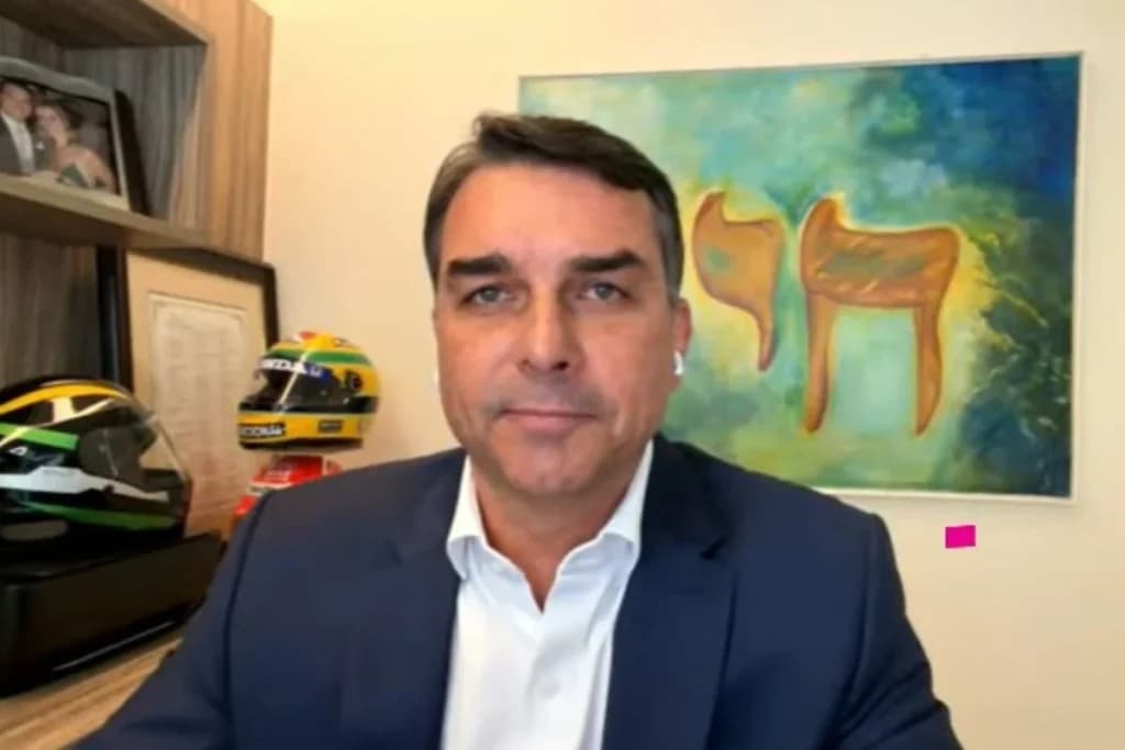 Flávio Bolsonaro acusa Moraes, Dino e Alcolumbre de articulação contra sua candidatura