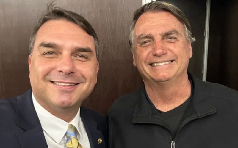 Flávio quer usar imagens do Bolsonaro na campanha