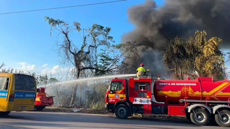 ‘Situação deve se agravar’: Bombeiros alertam para aumento de incêndios em Manaus