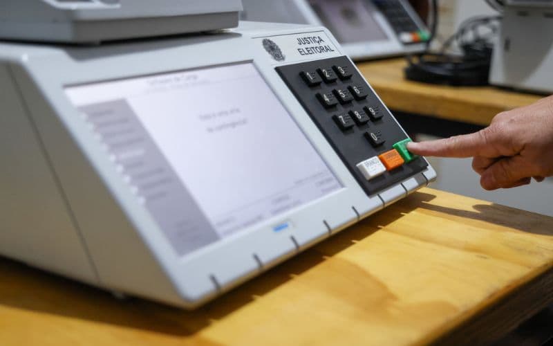 Datafolha: metade dos eleitores vê risco de interferência estrangeira nas eleições