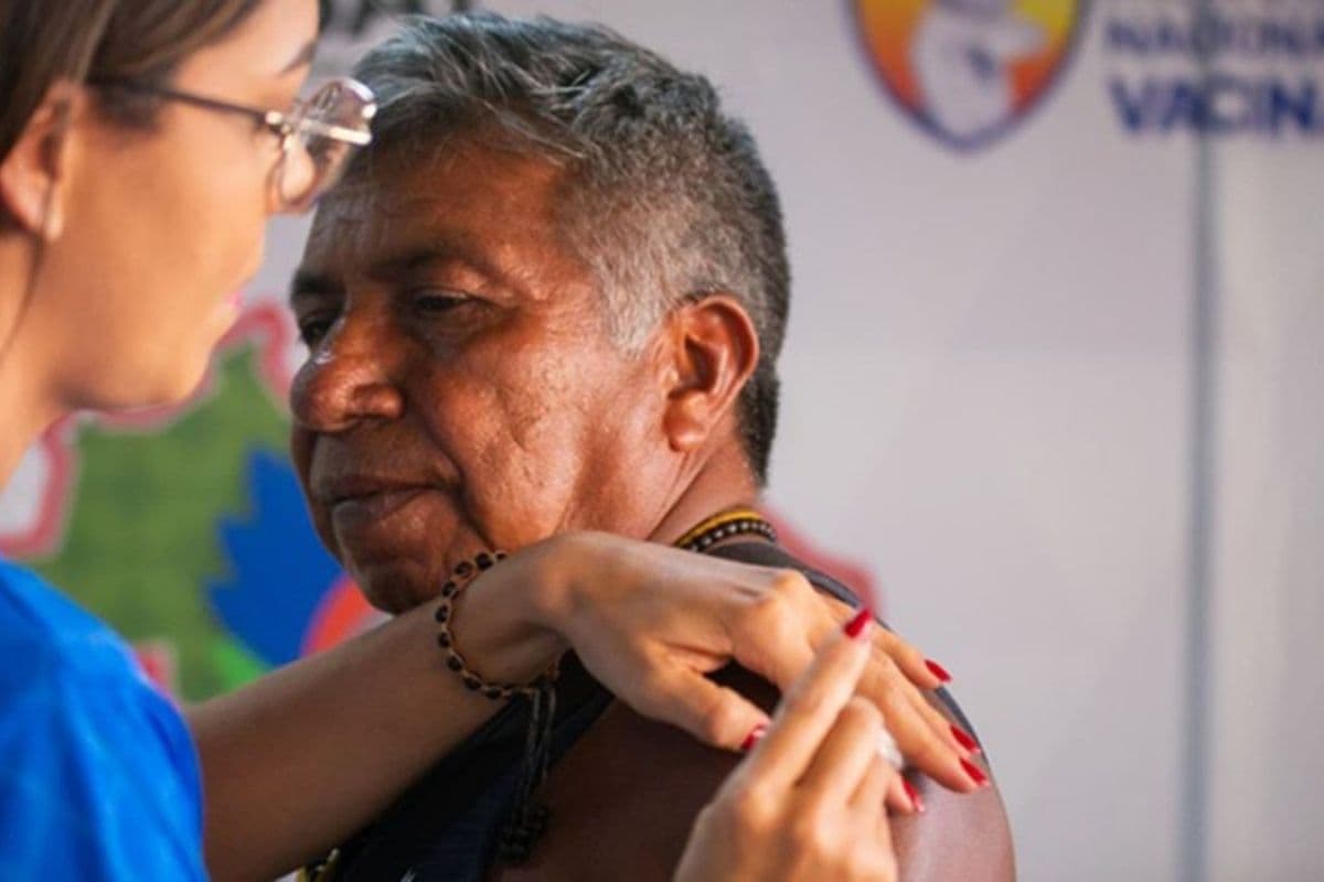 Você sabe como as vacinas chegam às aldeias mais isoladas da Amazônia? Entenda a logística