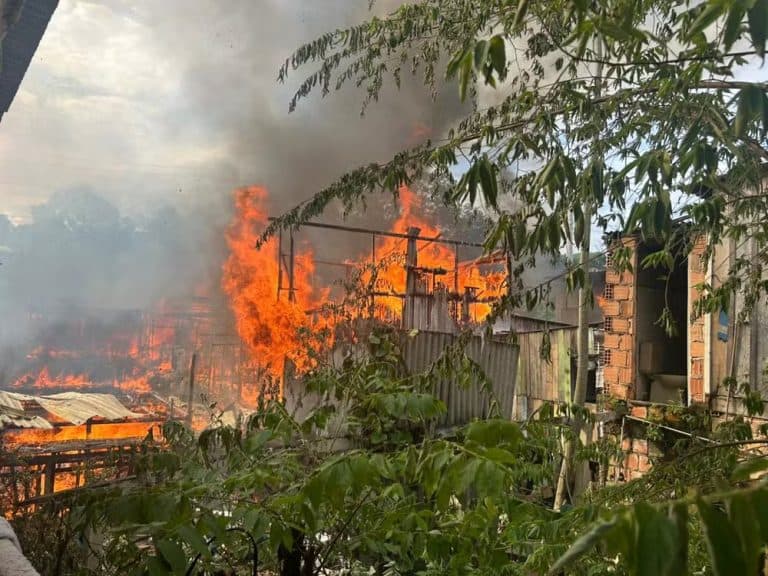 Incêndios atingem diferentes pontos de Manaus nesta quarta (12)