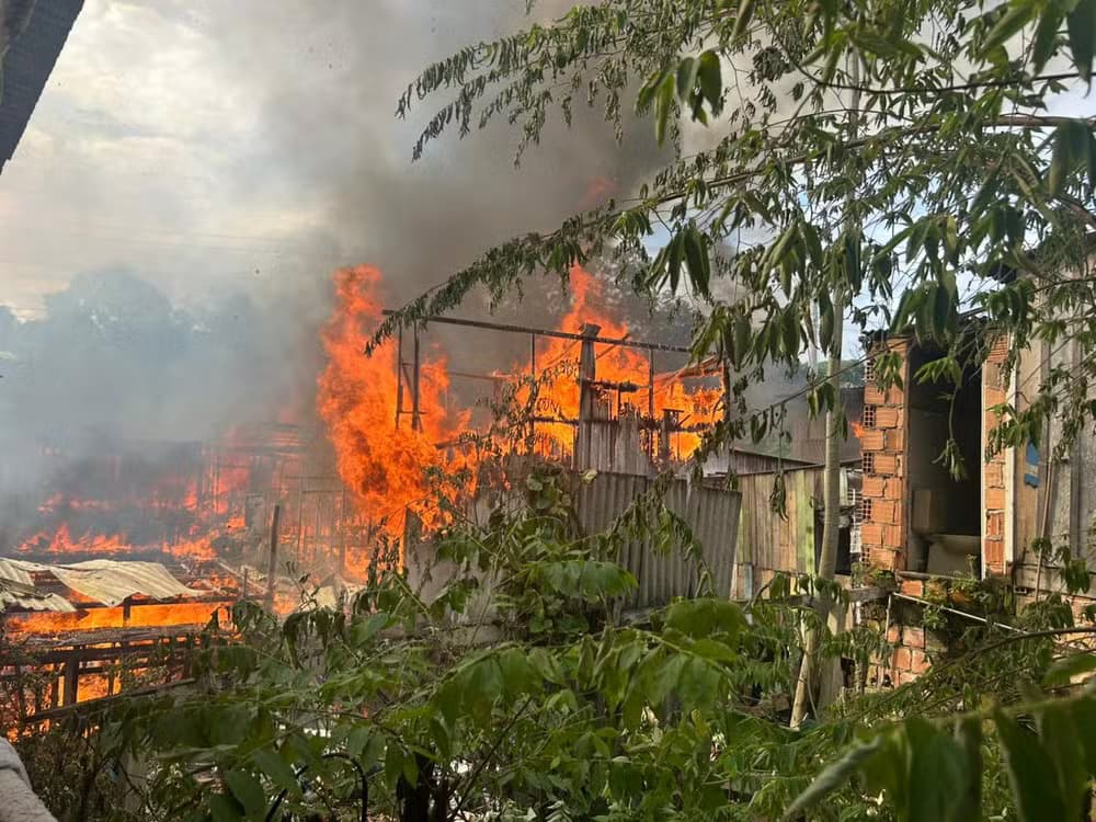 Incêndios atingem diferentes pontos de Manaus nesta quarta (12)
