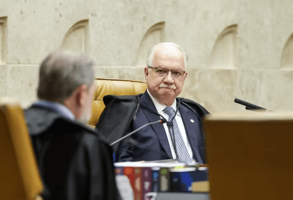 Fachin dá 72 horas para Mendonça responder sobre afastamento do diretor da PF
