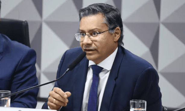 Mendonça manda soltar ex-procurador do INSS e determina uso de tornozeleira