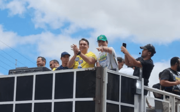 Flávio Bolsonaro projeta indicar até seis ministros para o STF se for eleito