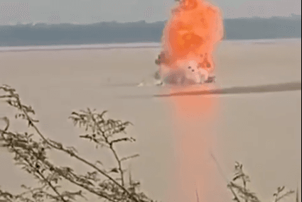 PF explode barco em ação contra garimpo no Rio Madeira