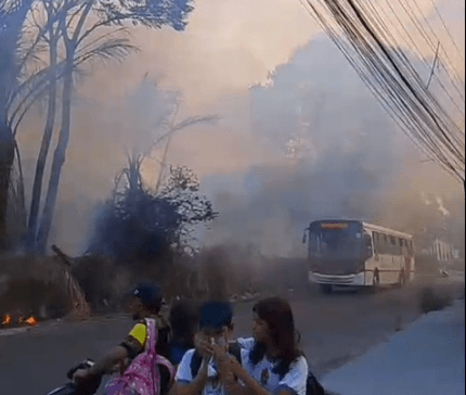 Incêndio assusta moradores e atinge área do Ifam na zona Leste de Manaus