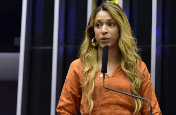 Mendonça libera post de Erika Hilton sobre Aparecida