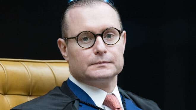Zanin manda PF entregar cópia do celular de Vorcaro até as 23h deste domingo
