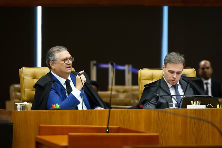 Dino barra PF de investigar Mendonça, mas expõe encontro com Vorcaro em momento delicado