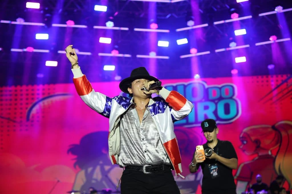 Shows de Iza, Aline Barros e Filho do Piseiro marcam segunda noite do Sou Manaus