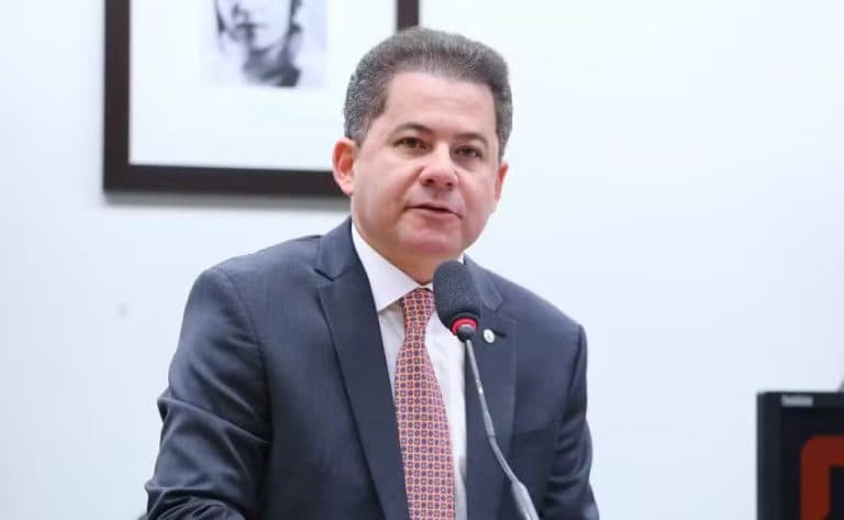Alvo de operação da PF, deputado Cezinha diz que teve celular roubado em SP