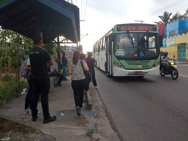 Entre ônibus e engarrafamentos: o tempo perdido no caminho para o trabalho