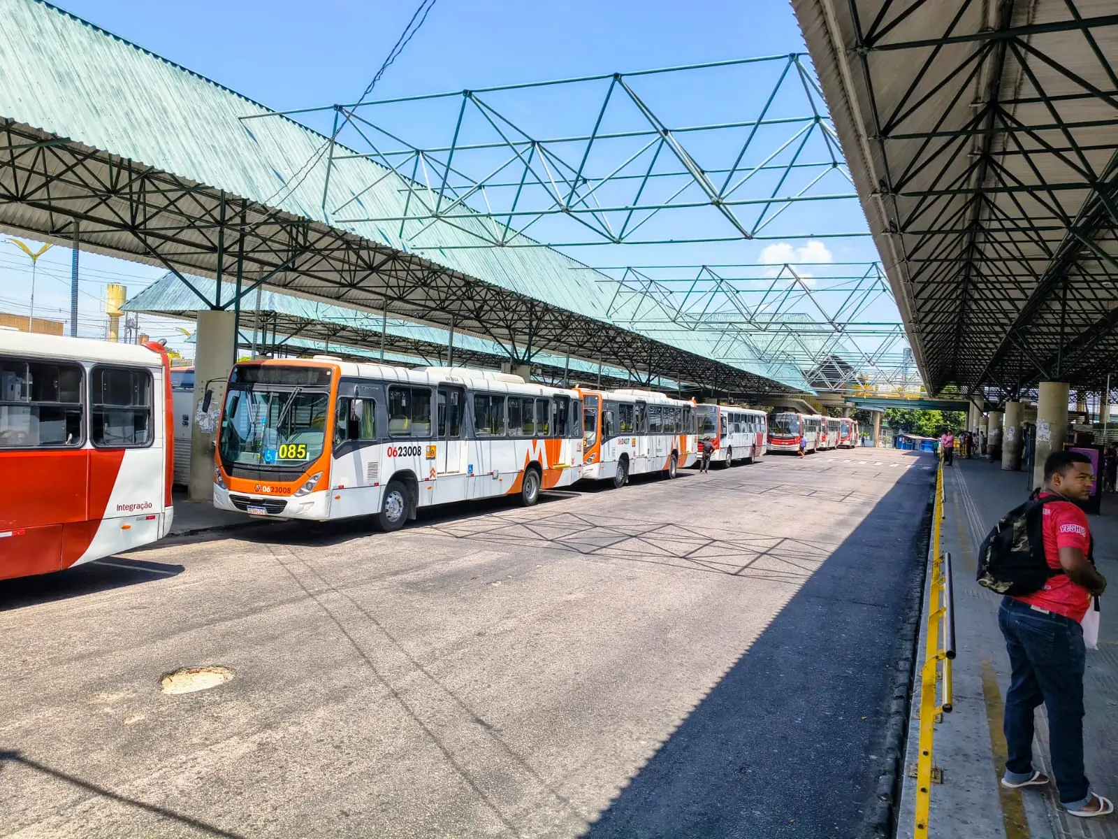 Rodoviários de Manaus param por falta de pagamento