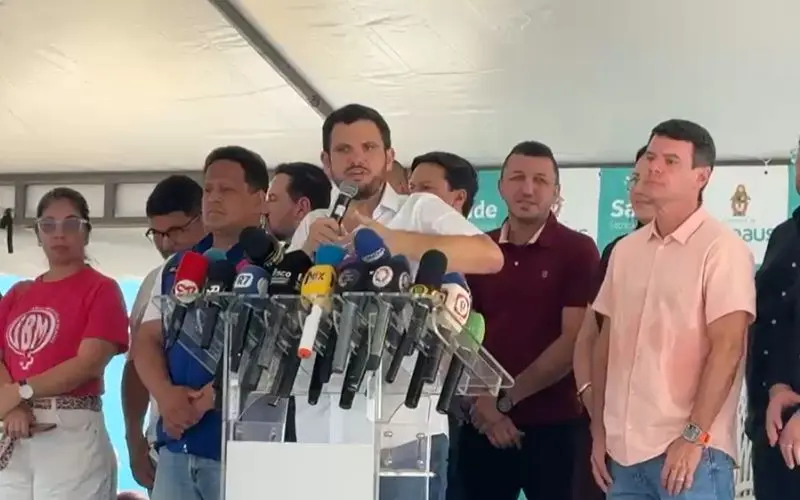 Prefeito diz que “Manaus não gera fumaça” e aponta sul do Amazonas como origem