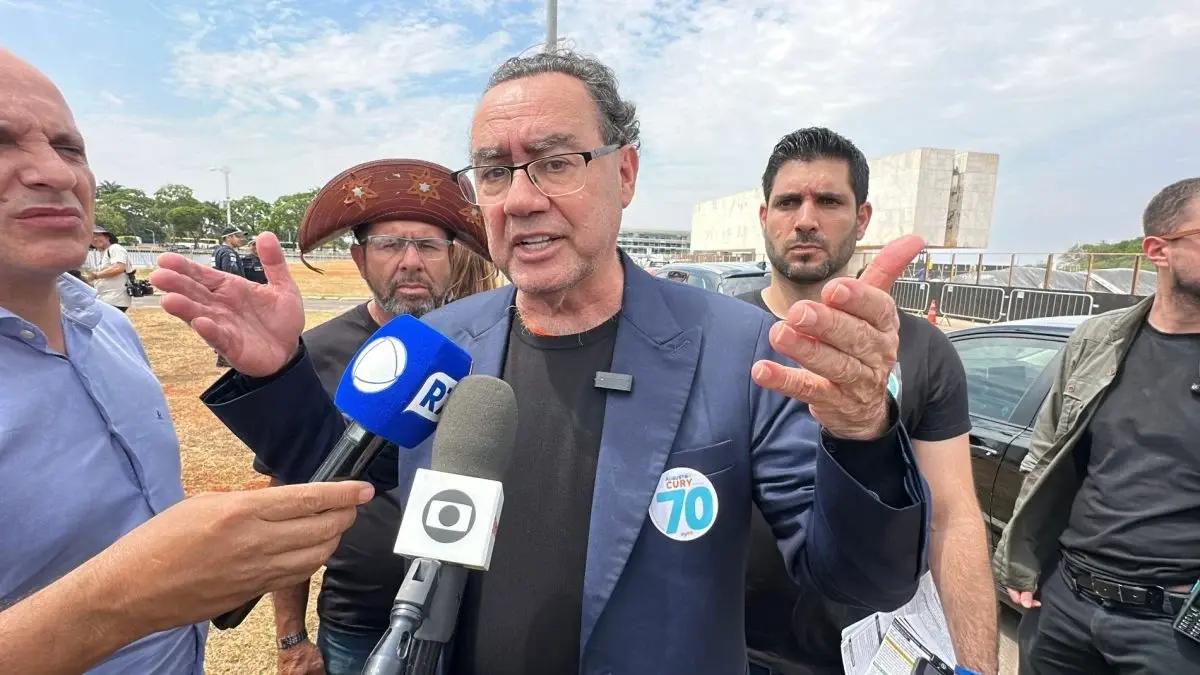 Cury avalia pedir adiamento das eleições