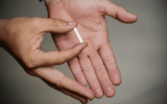 Entidades médicas pedem proibição dos “chips da beleza” no Brasil
