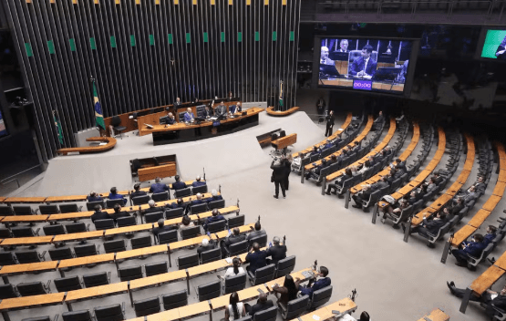 Câmara dos Deputados abre concurso público com salários de R$ 32 mil