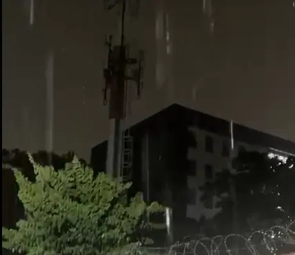 Manaus tem noite de tempestade com raios e trovoadas