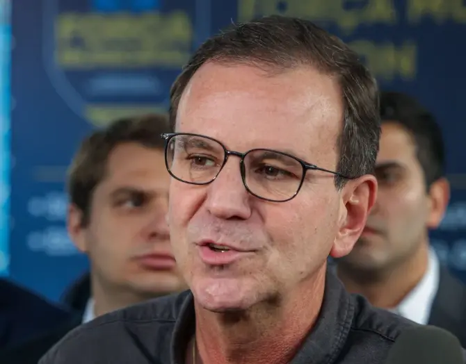 Paes pede ao TSE que mantenha 2º turno no RJ após desistência de Garotinho