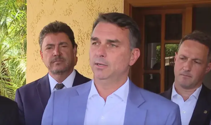 Flávio Bolsonaro diz que defenderá fim da reeleição