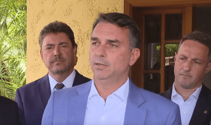 Flávio Bolsonaro diz que defenderá fim da reeleição