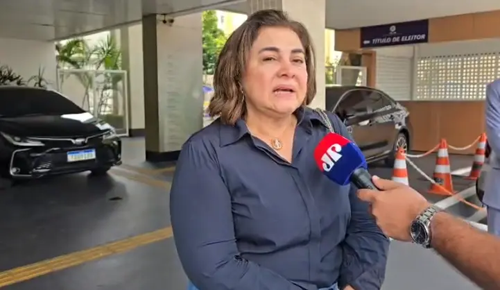 EXCLUSIVO: Maria do Carmo comenta gesto de degola envolvendo Kidson Maia e Salazar