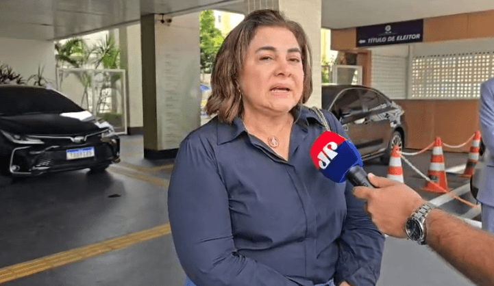 EXCLUSIVO: Maria do Carmo comenta gesto de degola envolvendo Kidson Maia e Salazar
