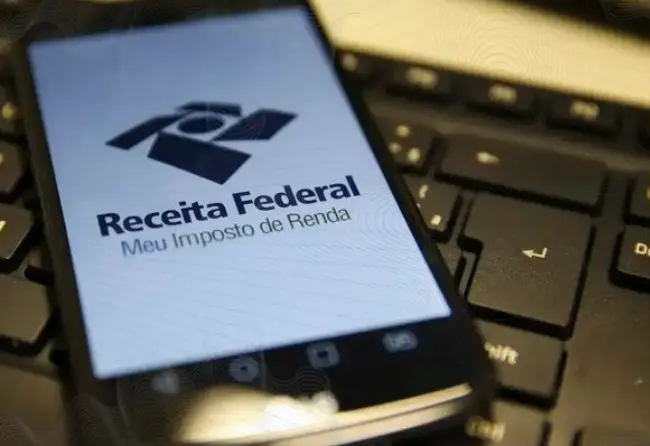 Receita Federal devolve R$ 41 bilhões e alerta contribuintes sobre pendências no Imposto de Renda