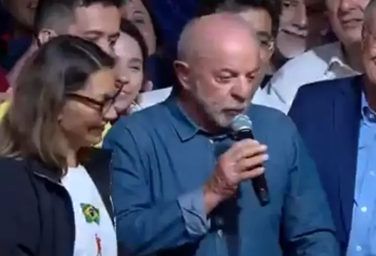 Lula diz que Brasil “não aceita ser quintal de ninguém” após vitória nas eleições