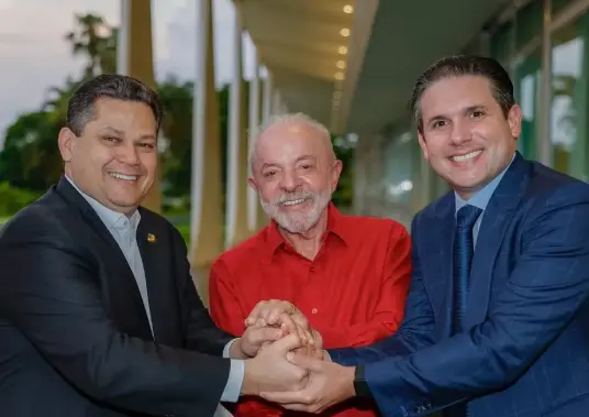 Lula se reúne com Alcolumbre e Hugo Motta após vitória nas eleições