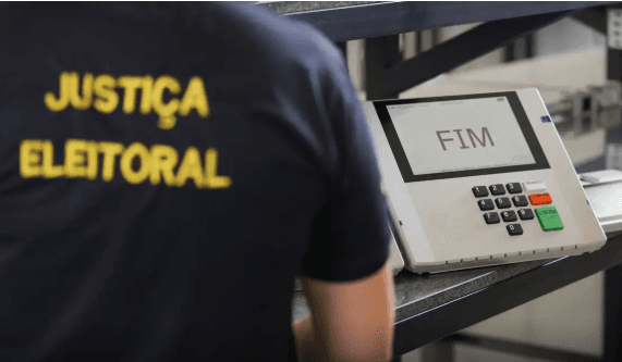 Assédio eleitoral no trabalho: demissão por preferência política pode gerar punições ao empregador