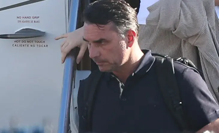 “Saí pelo Brasil para ser o líder que meu povo merece”, diz Flávio Bolsonaro ao justificar ida aos EUA